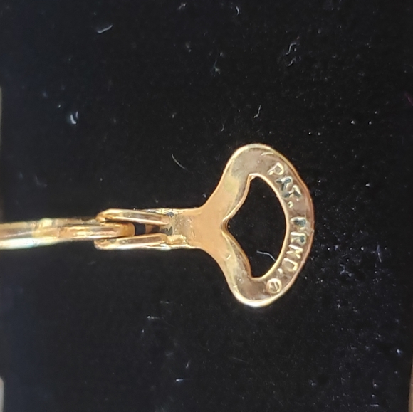 Vintage Lucite Leaf Clip Earrings - Picture 7 of 9